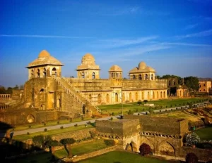 Jyotirlinga with Indore and Mandu Tour